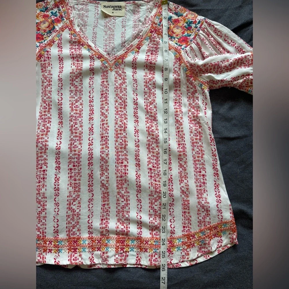 Savanna Jane White Top with Coral Embroidery &Multicolor Accents Size Medium - Picture 10 of 12